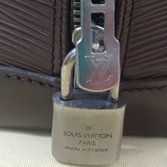 Louis Vuitton Alma PM Epi Leather Handbag - Picture 12 of 16